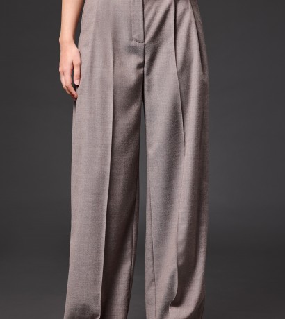 Trousers in a cappuccino shade